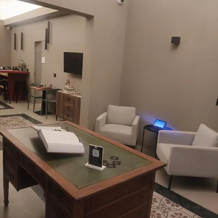 לינה וארוחת בוקר L'opera - Luxury 4*